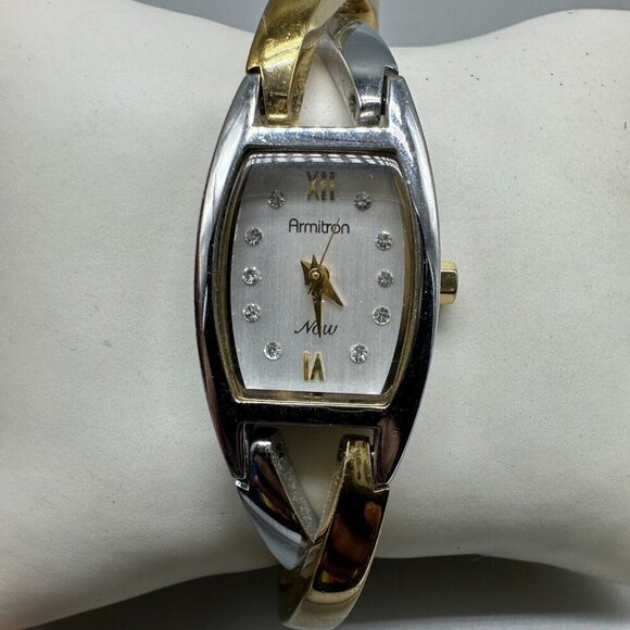 3/$30 Armitron Watch Women Silver Tone Cross Over Band New Battery 6.5" - Picture 2 of 11